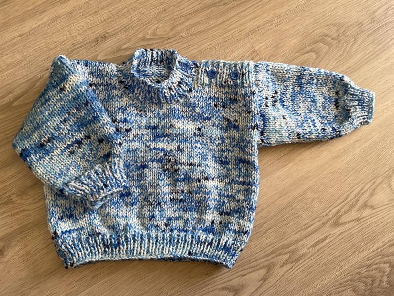 Hand Gestrickter Baby Pullover in Blautönen. 3 Größen Hand Gestrickter Baby Pullover in Blautönen. 3 Größen von BabyKnittingByIsabel