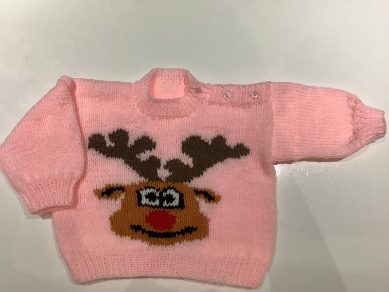 Hand Gestrickter Weihnachtlicher Baby Pullover in Rosa Mit Rentier. 1-2 Jahre. 2 Farben Hand Gestrickter Weihnachtlicher Baby Pullover in Rosa Mit Rentier. 1-2 Jahre. 2 Farben von BabyKnittingByIsabel