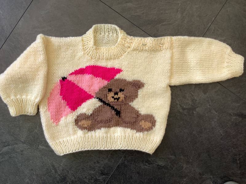 Handgestrickter Baby Pullover Mit Teddy Und Regenschirm. 1-2 Jahre von BabyKnittingByIsabel