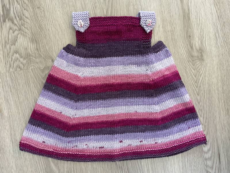 Handgestricktes Baby Trägerkleid in Lila & Rosa. 2 Größen Handgestricktes Baby Trägerkleid in Lila & Rosa. 2 Größen von BabyKnittingByIsabel
