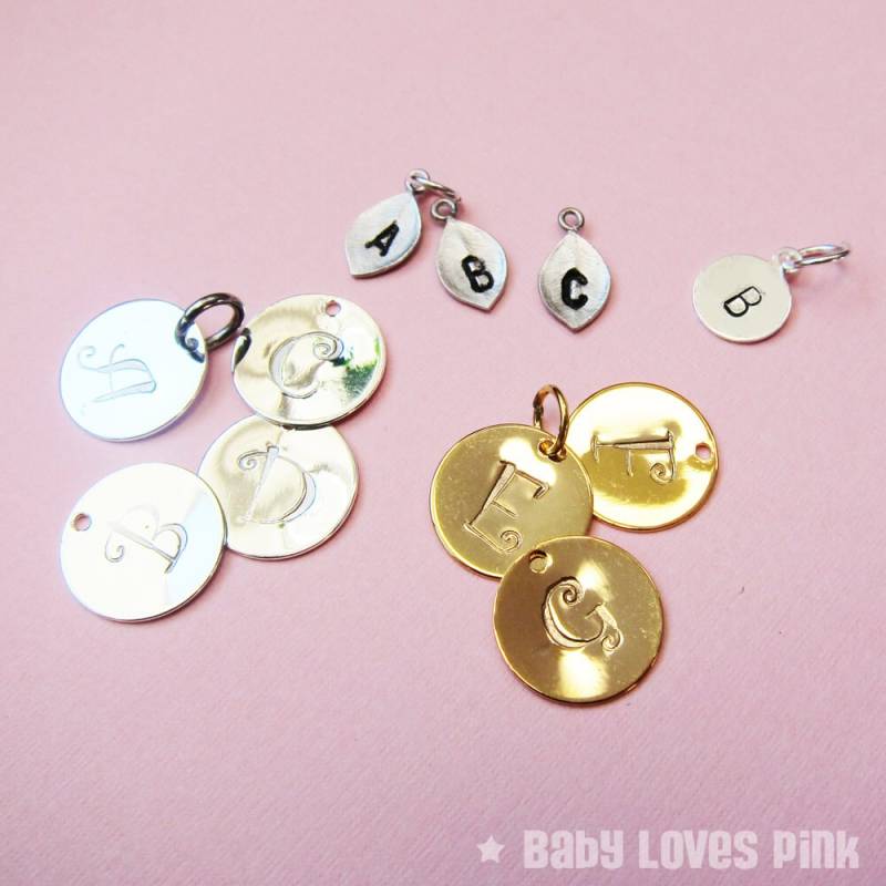 Add-On Initial Anhänger Charms - Rhodiniert, Versilbert, Vergoldet Add-On Initial Anhänger Charms - Rhodiniert, Versilbert, Vergoldet von BabyLovesPink
