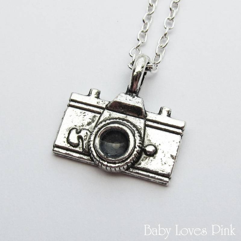 Antike Silber Kamera Halskette | R2D2 Antike Silber Kamera Halskette | R2D2 von BabyLovesPink