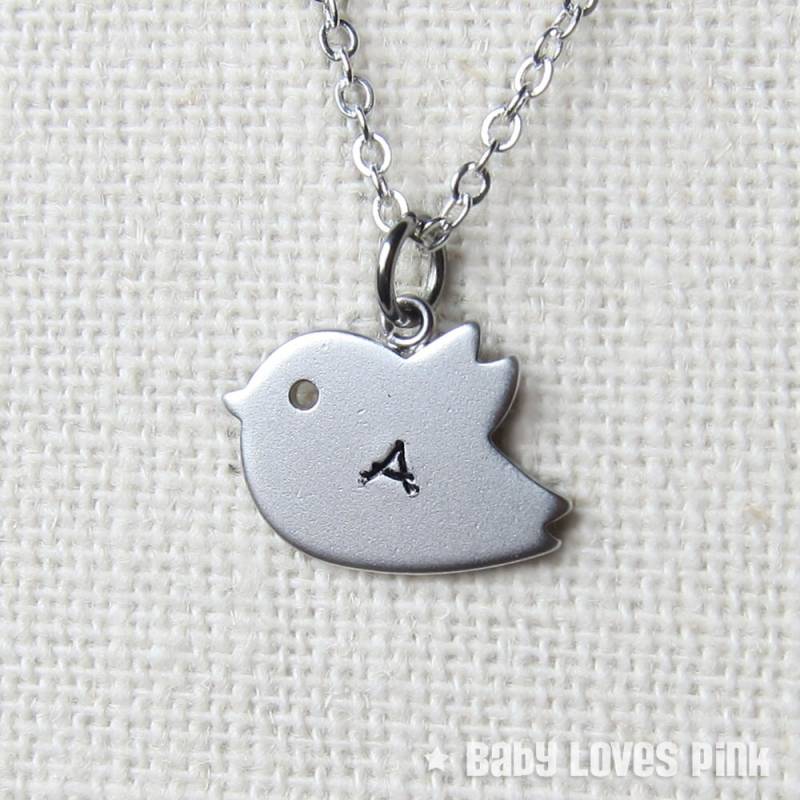 Baby Vogel Personalisierte Hand-Gestempelte Anfang Namen Halskette Baby Vogel Personalisierte Hand-Gestempelte Anfang Namen Halskette von BabyLovesPink