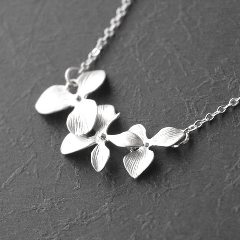 Dreireihige Horizontale Stufe Orchidee - Weißgold Halskette | R4B-A2A Dreireihige Horizontale Stufe Orchidee - Weißgold Halskette | R4B-A2A von BabyLovesPink