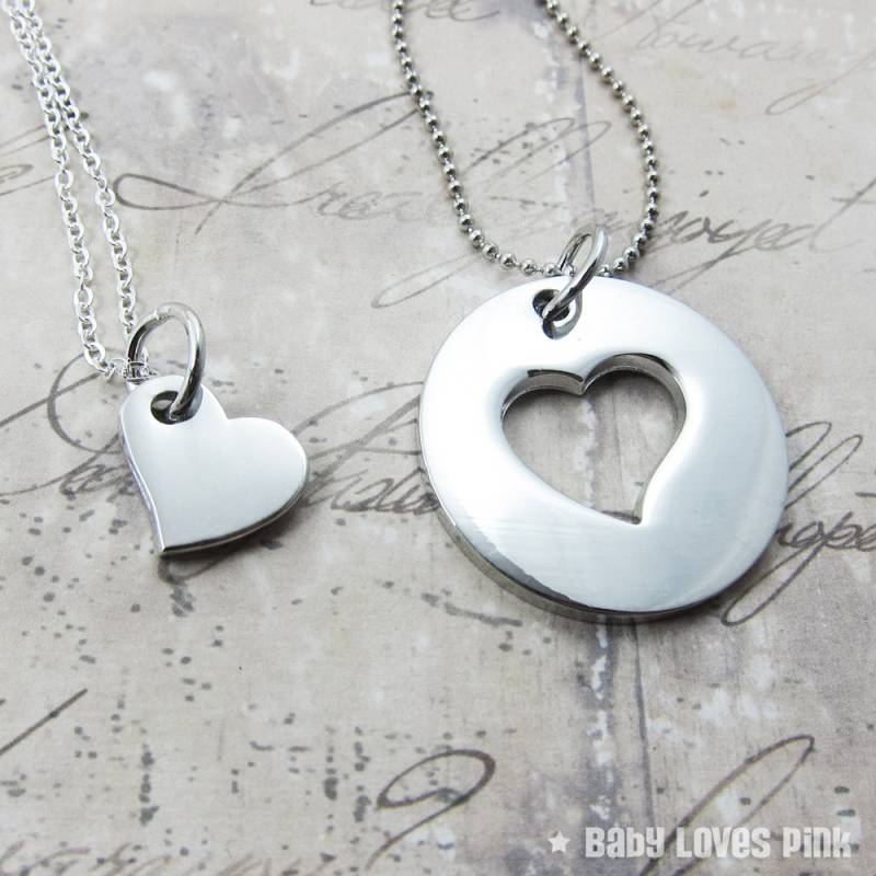 Herz Im Kreis Passende Paare Halskette - Set Mit 2 | T5 Herz Im Kreis Passende Paare Halskette - Set Mit 2 | T5 von BabyLovesPink
