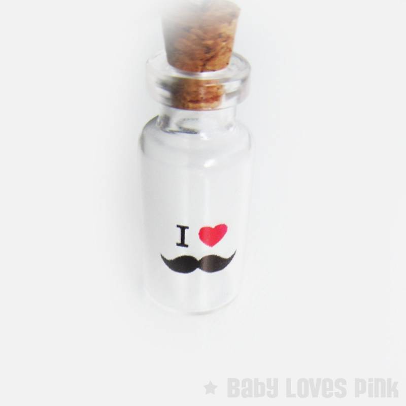 Ich Liebe Schnurrbart Flasche Halskette von BabyLovesPink