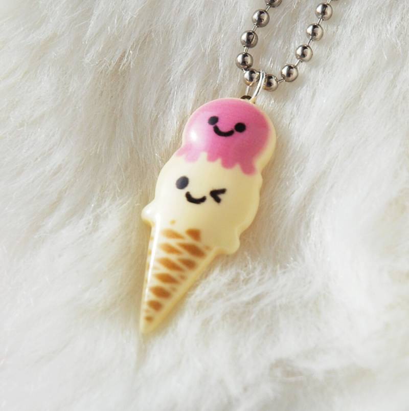 Kawaii Glückliche Eiscreme Halskette | D2C2 Kawaii Glückliche Eiscreme Halskette | D2C2 von BabyLovesPink
