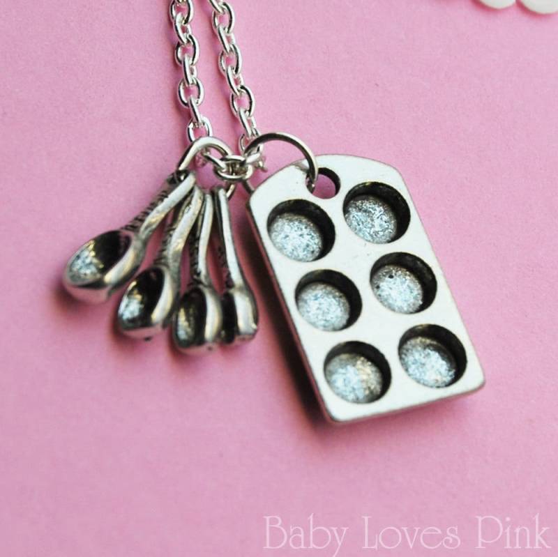 Muffinform Und Messlöffel - Backkette | R1F1 Muffinform Und Messlöffel - Backkette | R1F1 von BabyLovesPink