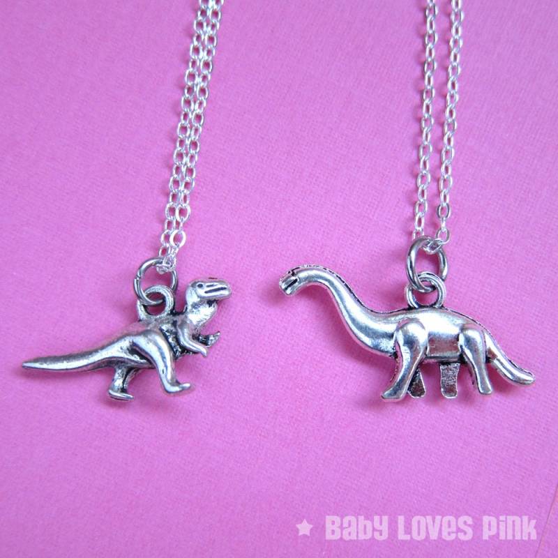 Rawr Dinosaurier Bff Halskette - Brontosaurus, Tyrannosaurus, T-Rex, Best Friends, Freundschaftskette | T5 Rawr Dinosaurier Bff Halskette - Brontosaurus, Tyrannosaurus, T-Rex, Best Friends, Freundschaftskette | T5 von BabyLovesPink