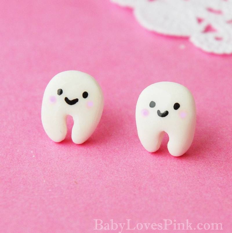 Smiley Weißer Zahn Ohrstecker Smiley Weißer Zahn Ohrstecker von BabyLovesPink