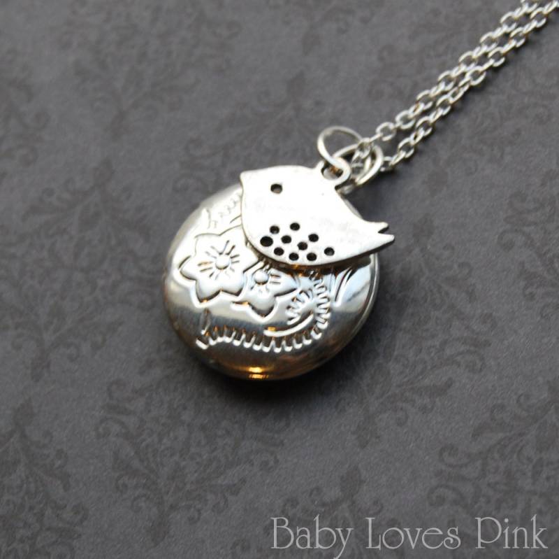 Süsser Vogel Silber Medaillon Halskette | R2E1 Süsser Vogel Silber Medaillon Halskette | R2E1 von BabyLovesPink