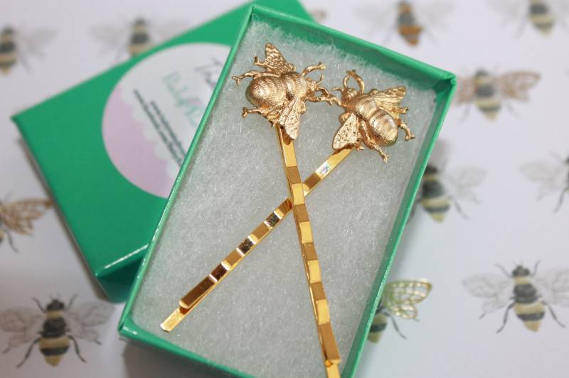 Bienen-Haarklammern Sind Der Hingucker - Bienenliebhaber, Bienengeschenk, Bienenclips, Bienenschmuck, Bienenstockgeschenk Bienen-Haarklammern Sind Der Hingucker - Bienenliebhaber, Bienengeschenk, Bienenclips, Bienenschmuck, Bienenstockgeschenk von BabyRaindrops