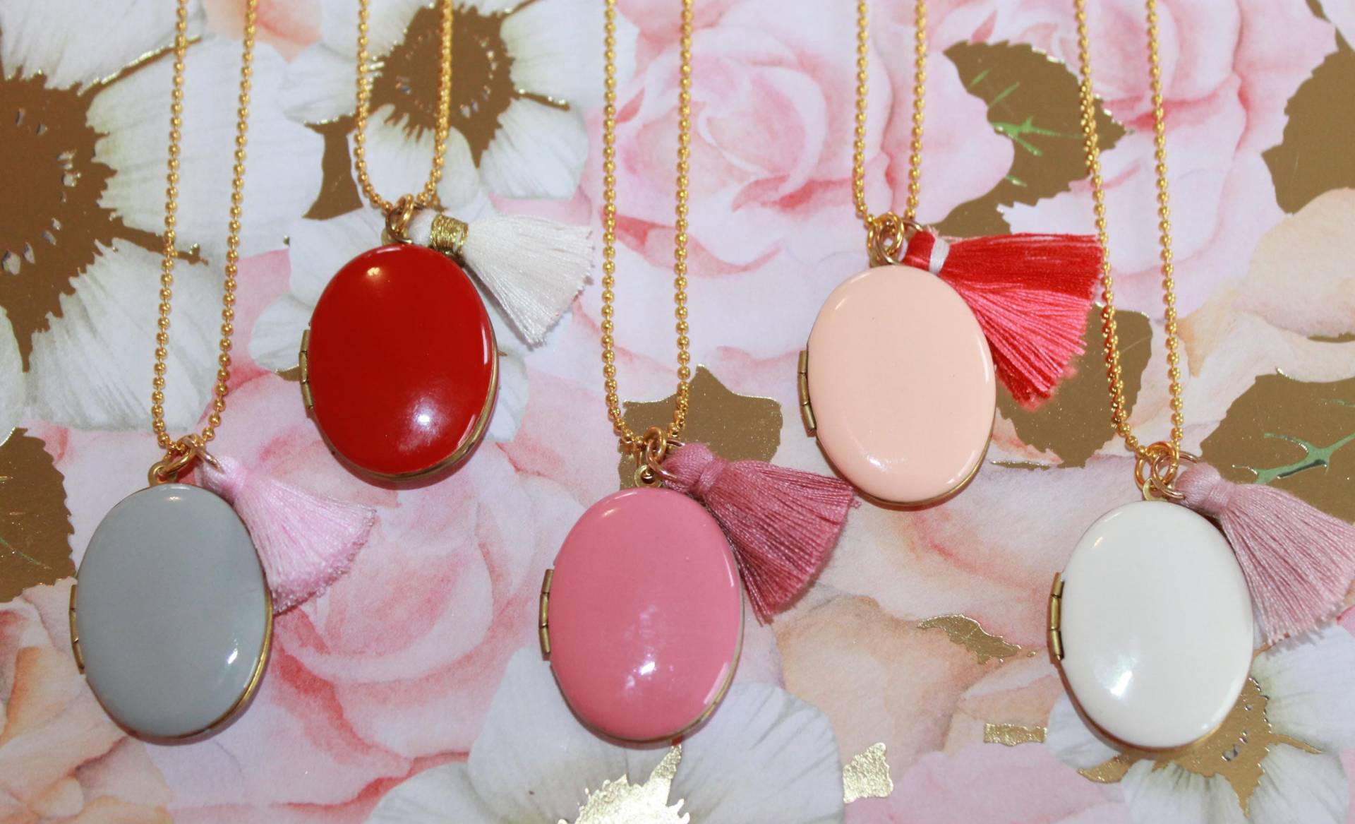 Emaille & Messing Foto Locket Halskette - Personalisierter Alltags Schmuck Mit Quasten Details, Öffnet Sich Für Zwei Bilder, Memory Medaillon Emaille & Messing Foto Locket Halskette - Personalisierter Alltags Schmuck Mit Quasten Details, Öffnet Sich Für Zwei Bilder, Memory Medaillon von BabyRaindrops