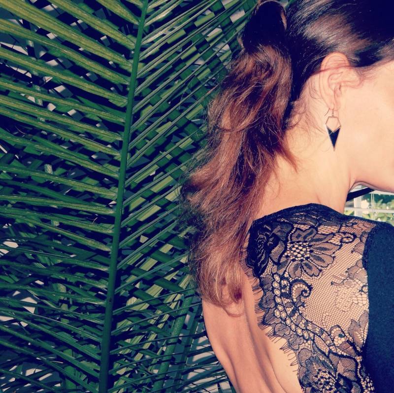 Elegante Glänzende Rose Vergoldet Schwarz Formica Zierliche Laser Geschnitten Chevron Haken Ohrringe von BabyRuthinFlorida