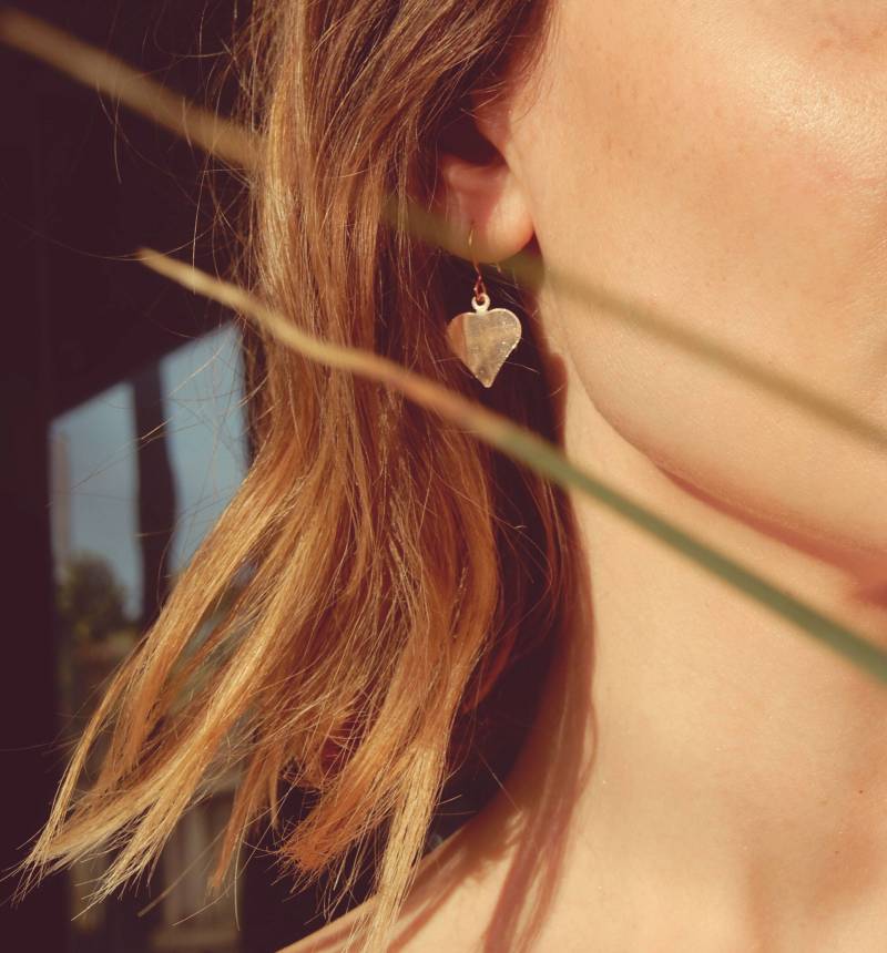 Elegante Zierliche Glänzende Rose Vergoldet 70Er Jahre Inspiriert Herz Gold Gefüllt Haken Ohrringe von BabyRuthinFlorida