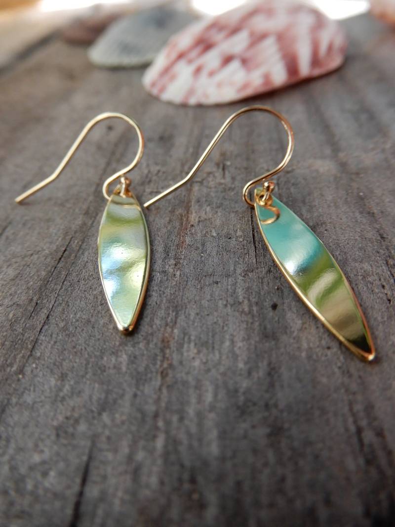 Glänzende Glänzende 16Kt Vergoldete Oval Marquise Blütenblatt 14Kt Gold Filled Haken Ohrringe von BabyRuthinFlorida