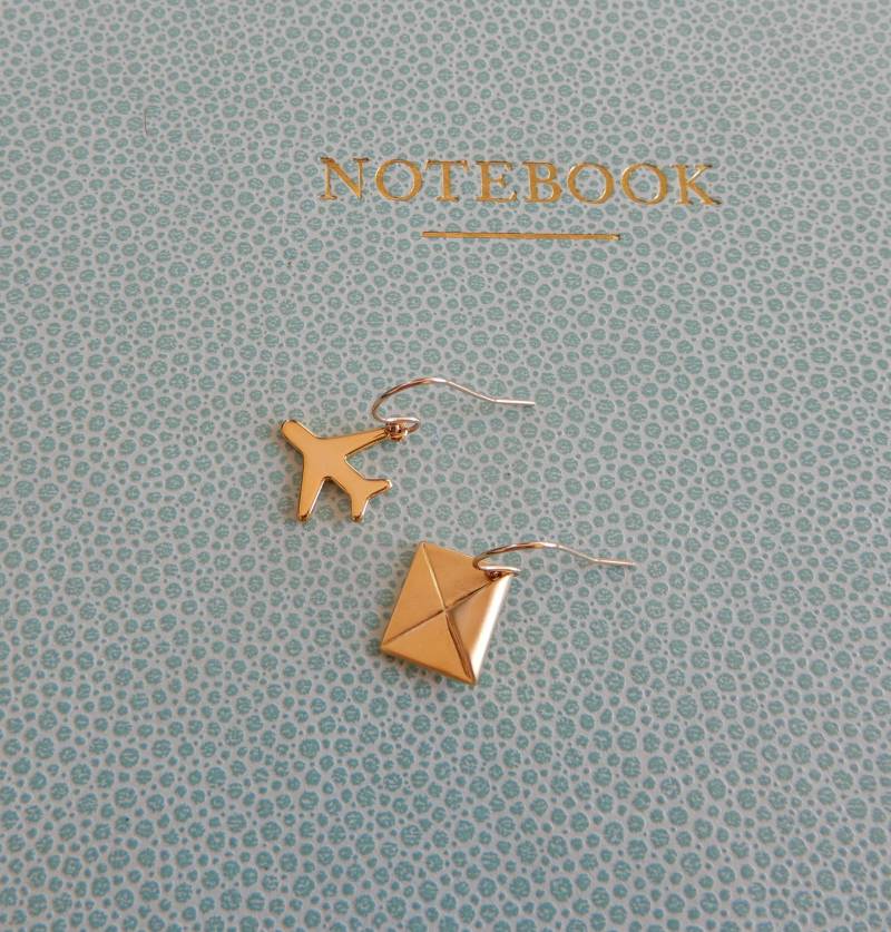 Lustige Fernbeziehung Mismatch Vergoldet Vergoldet Haken Ohrringe von BabyRuthinFlorida