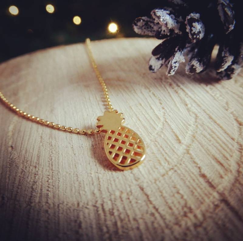 Winziger Glänzend Vergoldeter Ananas Anhänger Charm Kugelkette Halskette von BabyRuthinFlorida