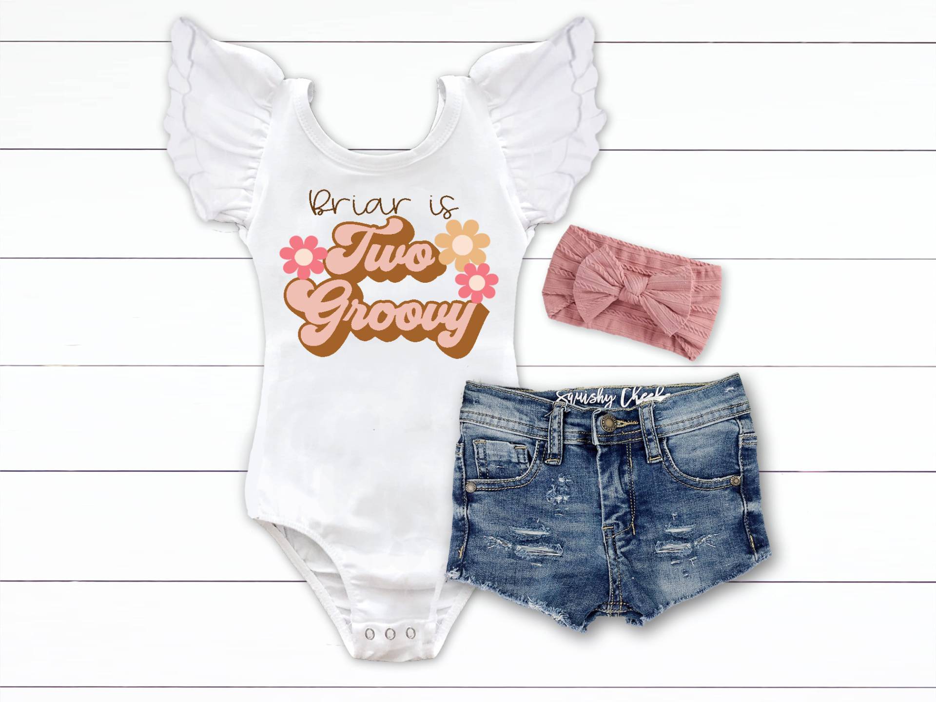 Zwei Groovy Geburtstag Shirt Personalisiert Boho Hippie Gänseblümchen Trikot 2.geburtstag Mädchen Zweiter Regenbogen Outfit von BabySquishyCheeks