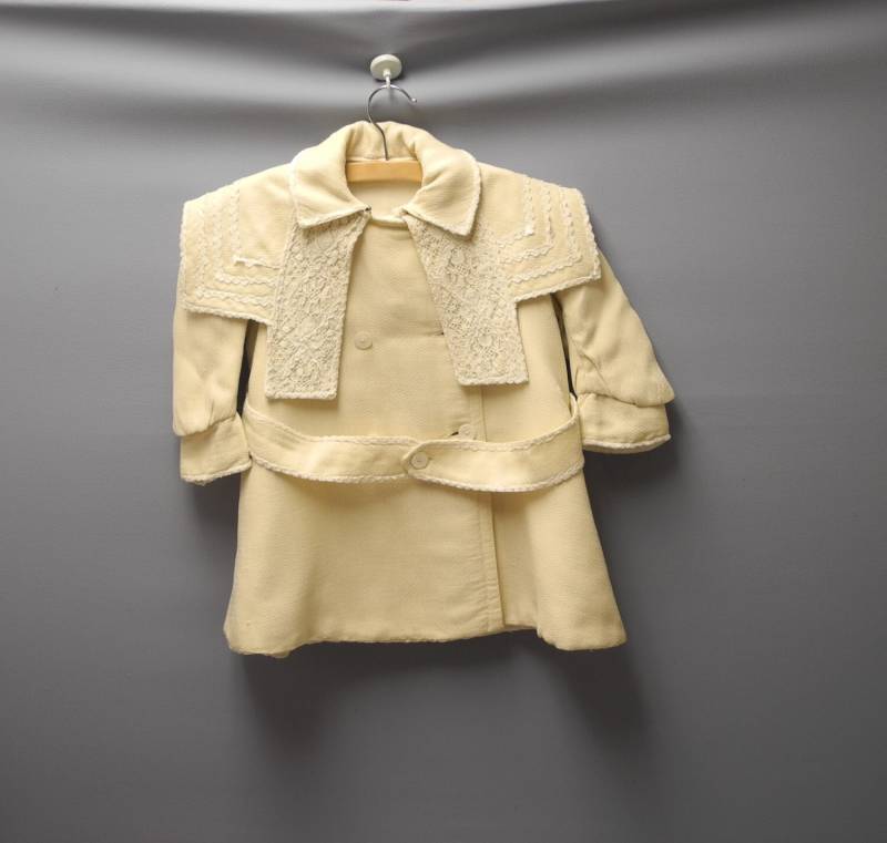 Vintage 1900S Handgemachter Cremefarbener Woll-Babymantel - Größe 92 von BabyTweeds