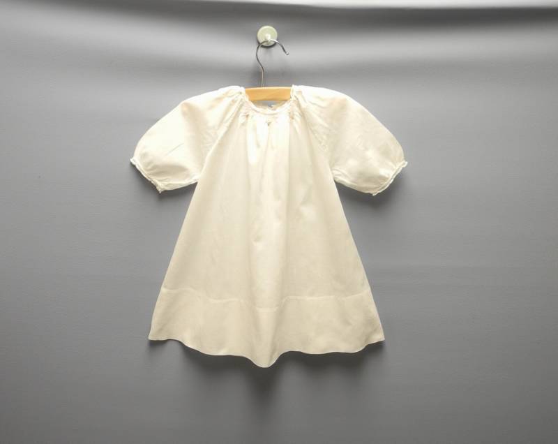 Vintage 1940S Weißes Baumwoll-Spitzen-Taufkleid - Größe 6-12 Monate von BabyTweeds