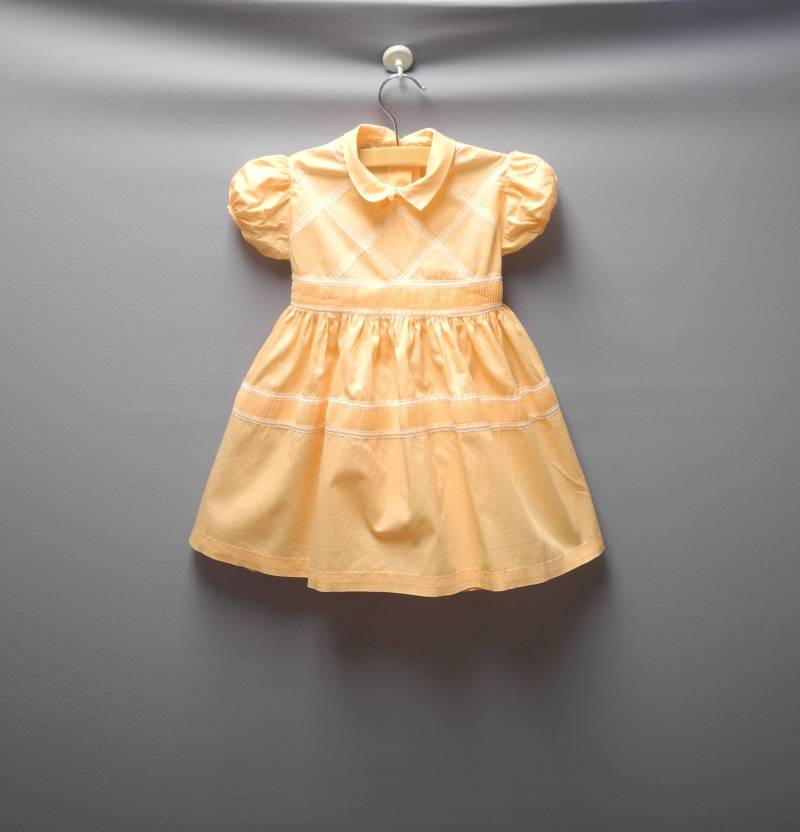 1950S Pfirsich Weißes Baumwoll Baby Kleid von BabyTweeds
