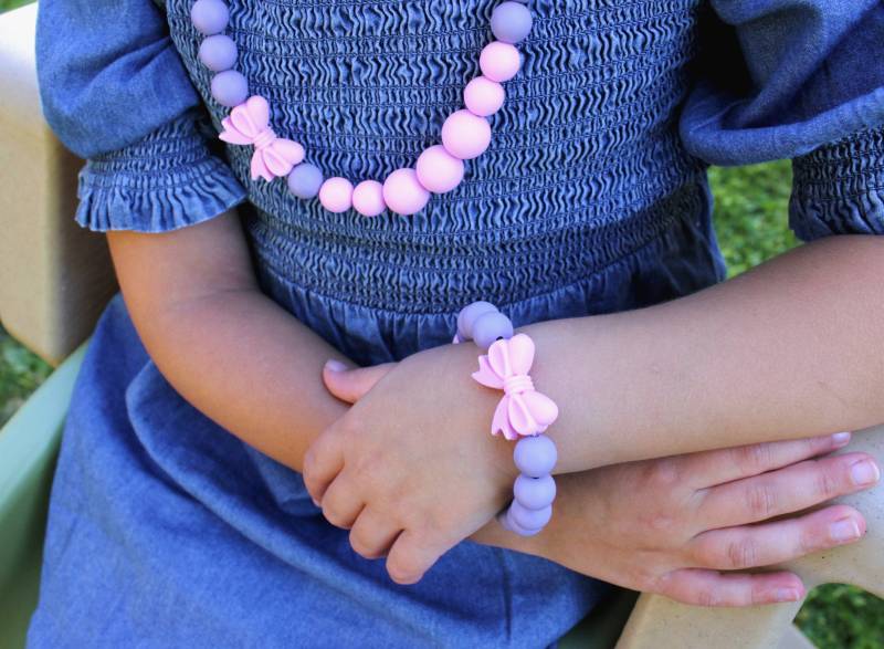 Mädchen Halskette, Schleife, Armband, Kleinkind Schmuck, Schleife Kleine Gastgeschenk, Geburtstag Halskette von BabyWhatKnots