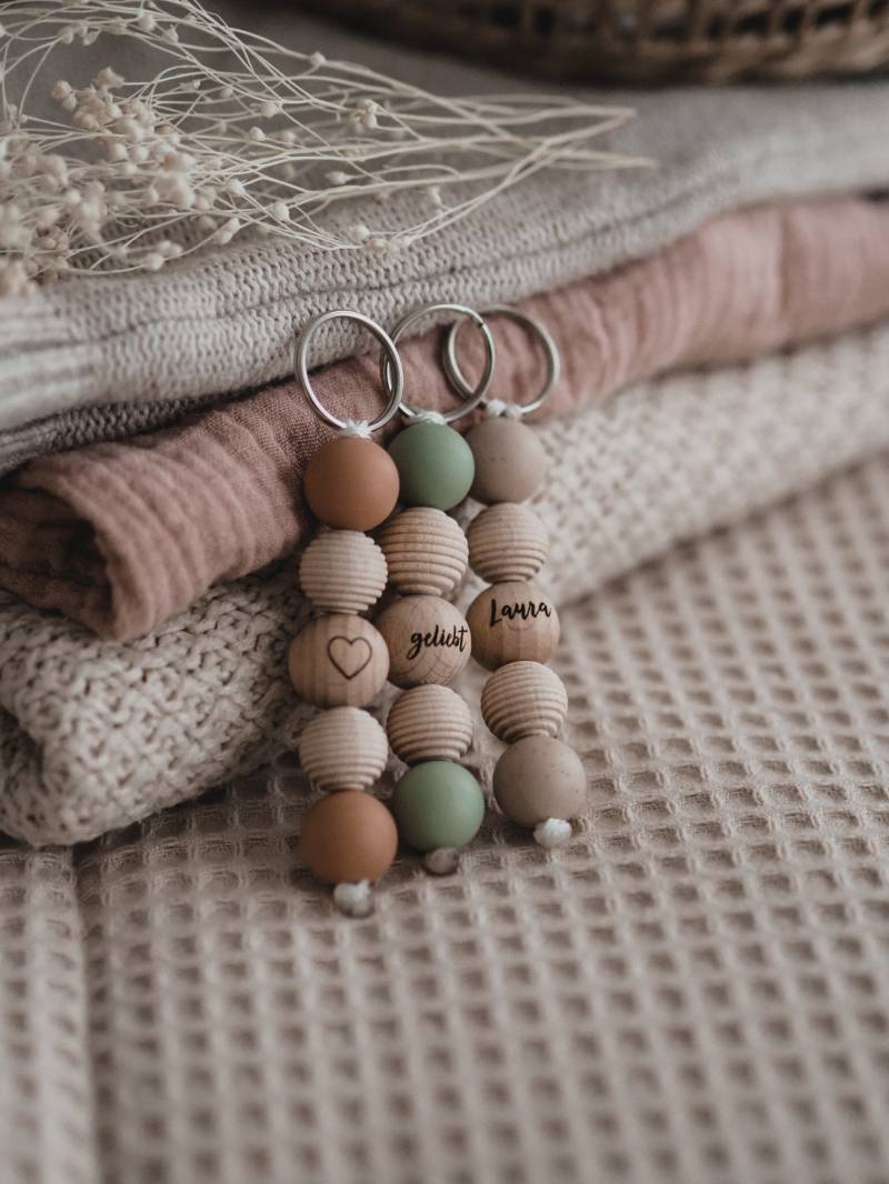 Schlüsselanhänger/Personalisiert Mit Namen /Anhänger Schnlüsselbund Geschenkidee Ostern Muttertag von BabyausstattungBoho