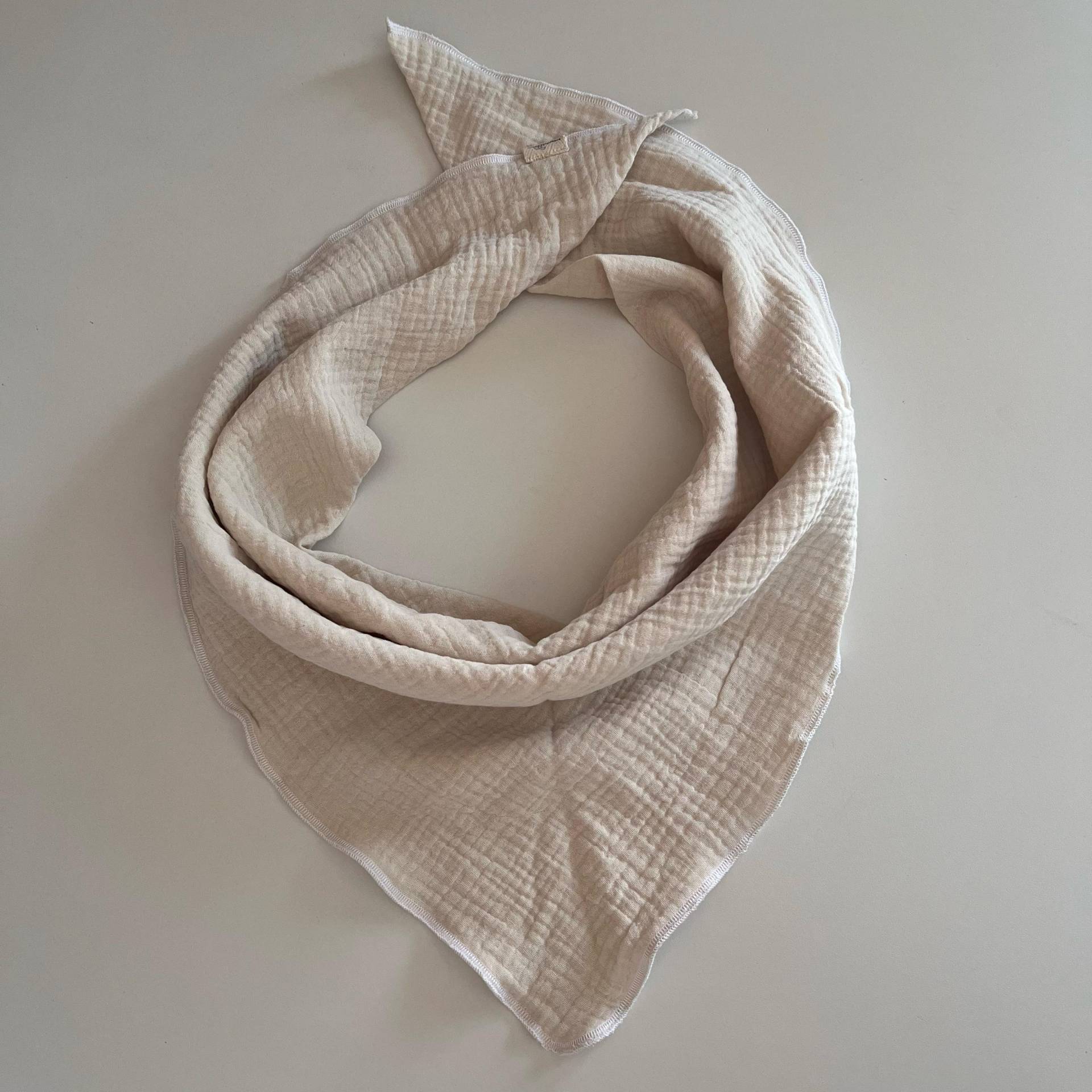 Dreieckstuch Beige Halstuch Tuch Outfit Geschenk Kind Teenie Erwachsene Musselin Musselintuch Aus Handgenäht Dreieckstuch Beige Halstuch Tuch Outfit Geschenk Kind Teenie Erwachsene Musselin Musselintuch Aus Handgenäht von Babyplotterei