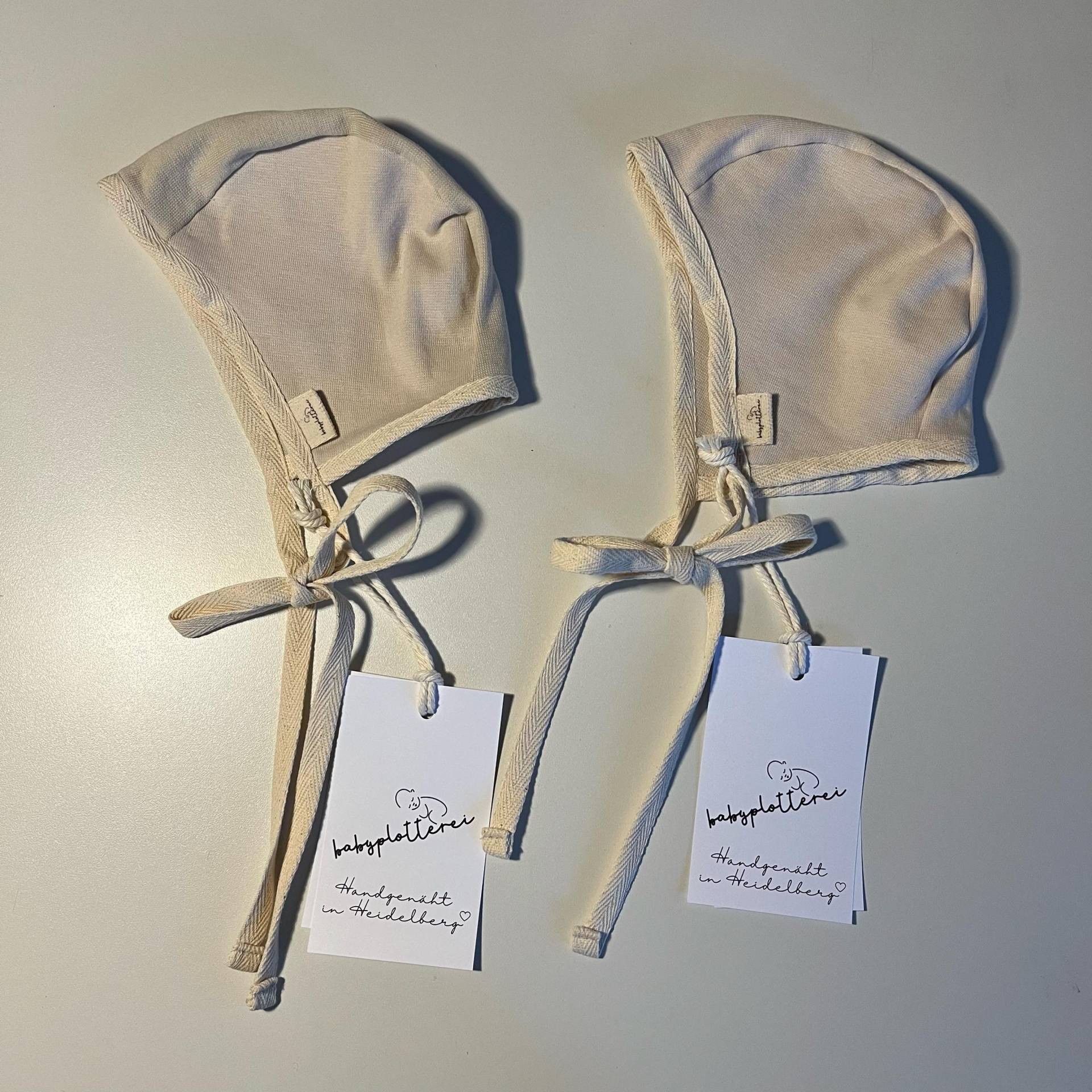 Erstlingsmütze Babyhäubchen Baby Haube Bindemütze Babymütze/ Erstlingsausstattung Geschenk Zur Geburt Mütze Genderneutral Beige Clothes von Babyplotterei