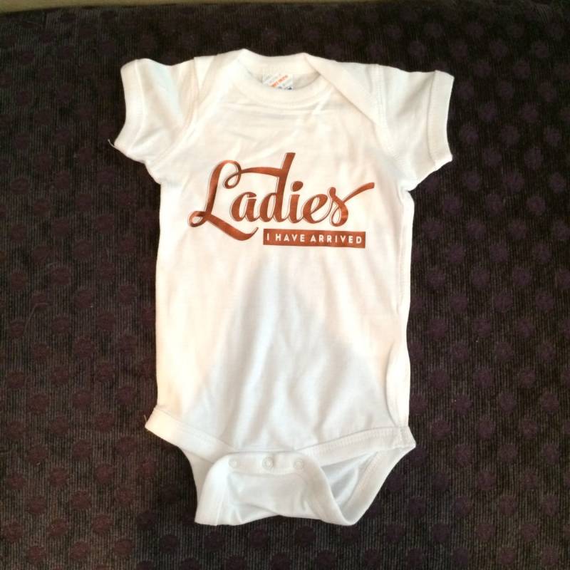 Damen, Die Ich Baby Onesie Angekommen von Babyteezandmore