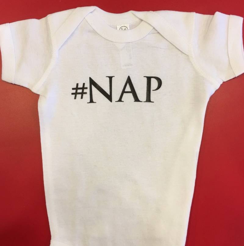 Kleinkind-strampler #nap von Babyteezandmore