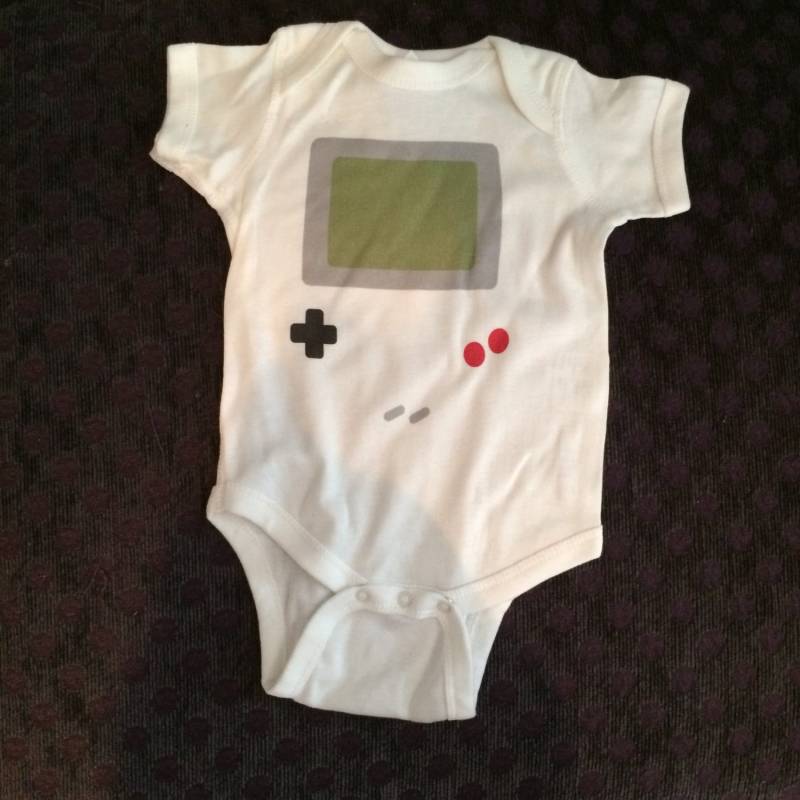 Ninetendo Baby Onesie/Kleinkind-T-Shirt von Babyteezandmore