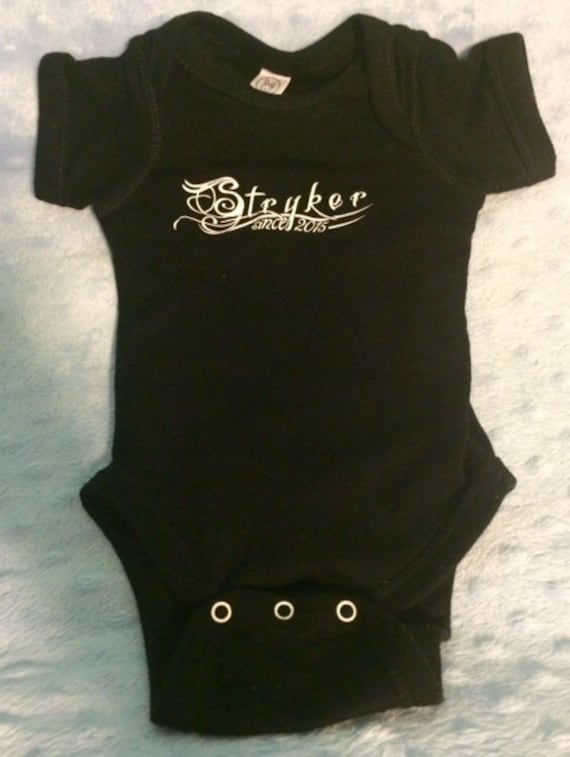 Personalisierte Kleinkinder Onesie von Babyteezandmore