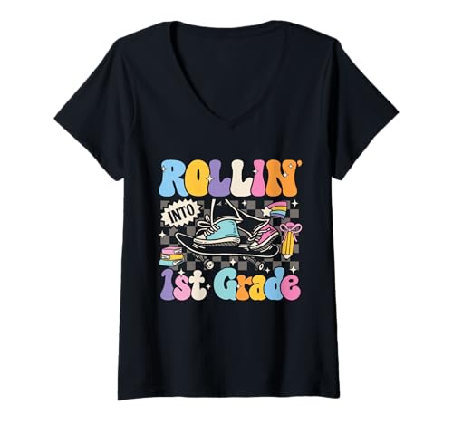 Damen Lustiges Rollin' Into 1st Grade Skateboard Back to School Geschenke T-Shirt mit V-Ausschnitt Damen Lustiges Rollin' Into 1st Grade Skateboard Back to School Geschenke T-Shirt mit V-Ausschnitt von Back To School 1st Grade Skateboard Rolling gifts