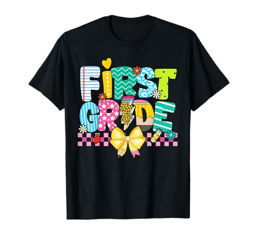 Niedliche erste Klasse Lehrer 1. Klasse Jungen Mädchen zurück zur Schule T-Shirt von Back to school Outfits.