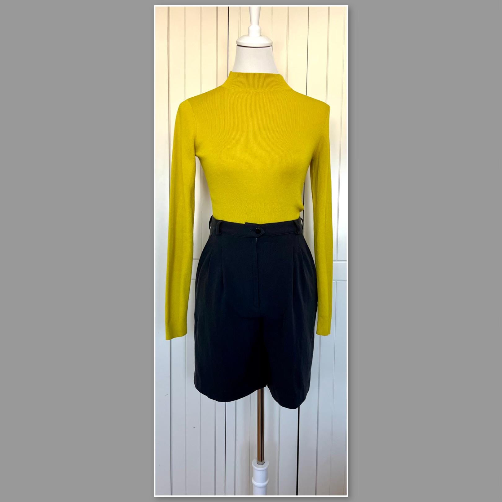 Designer Pierre Cardin Shorts Schurwolle Grau Vintage von BackToFutureFashion