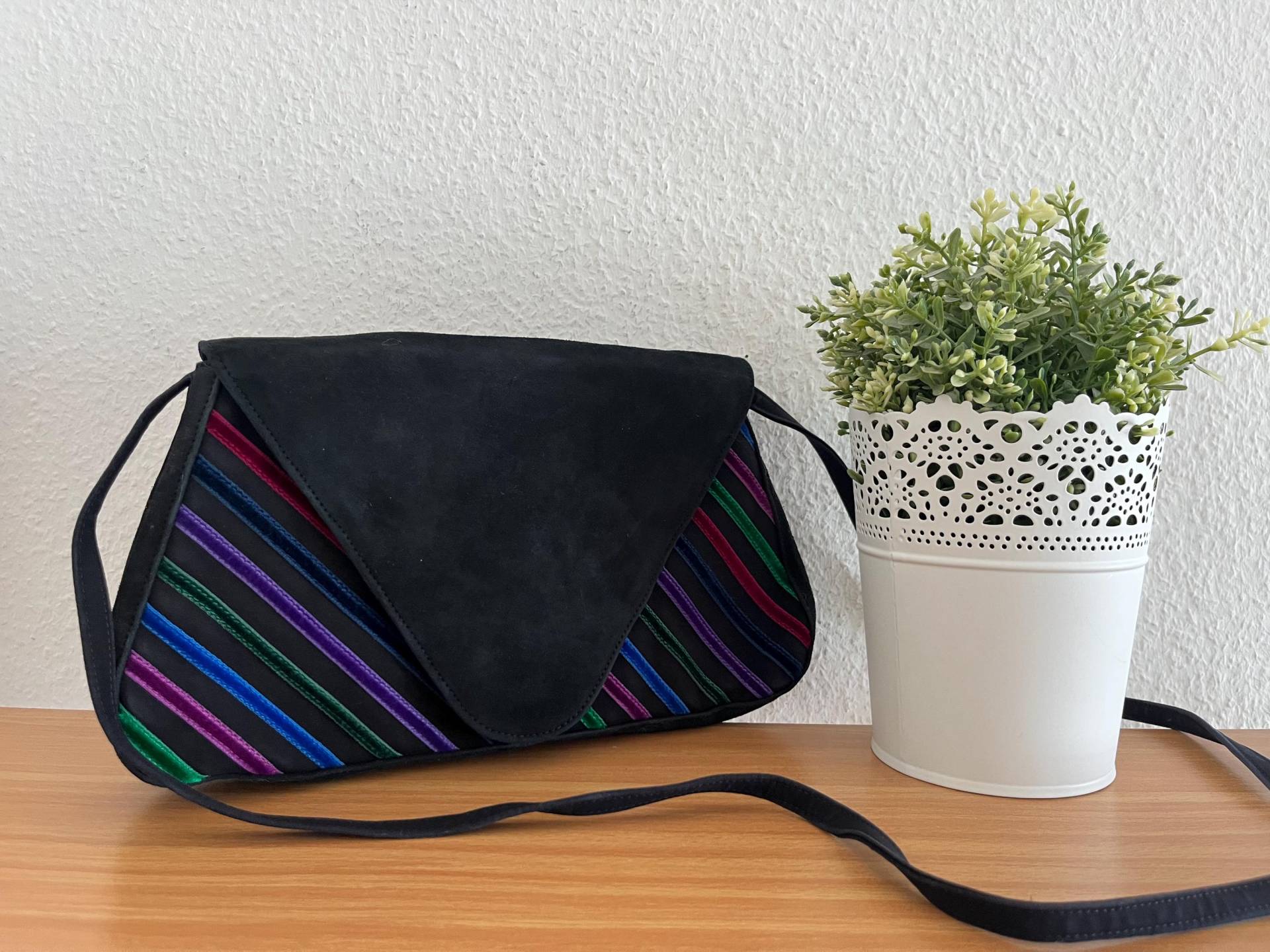 Designer Schultertasche Charles Jourdan Wildleder Vintage 80Er Designer Schultertasche Charles Jourdan Wildleder Vintage 80Er von BackToFutureFashion