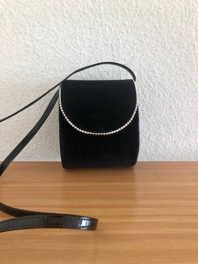 Designer Theatertasche Charles Jourdan Samt Lackleder Schwarz Vintage von BackToFutureFashion