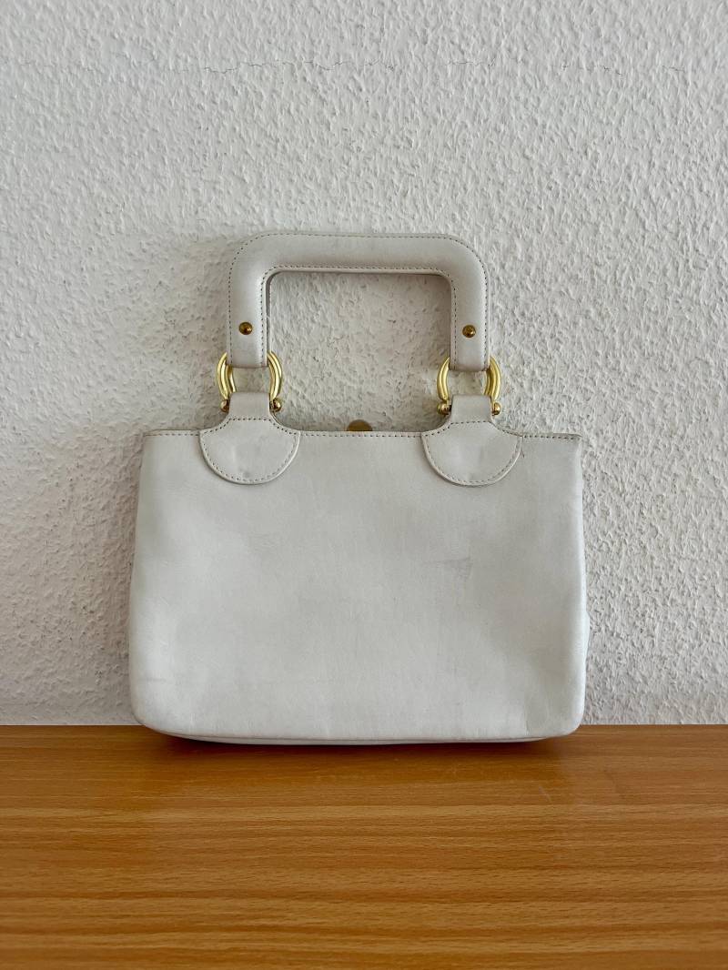 Goldpfeil Henkeltasche Leder Weiß Vintage 60Er von BackToFutureFashion