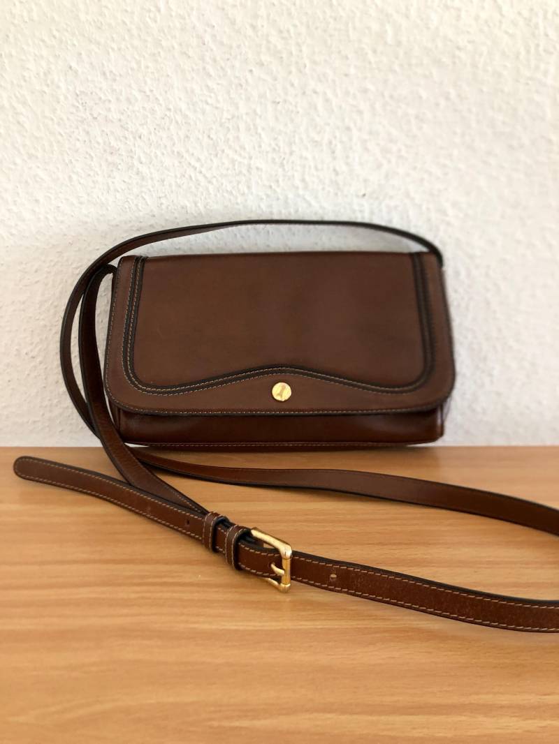 Goldpfeil Schultertasche Leder Braun Vintage von BackToFutureFashion