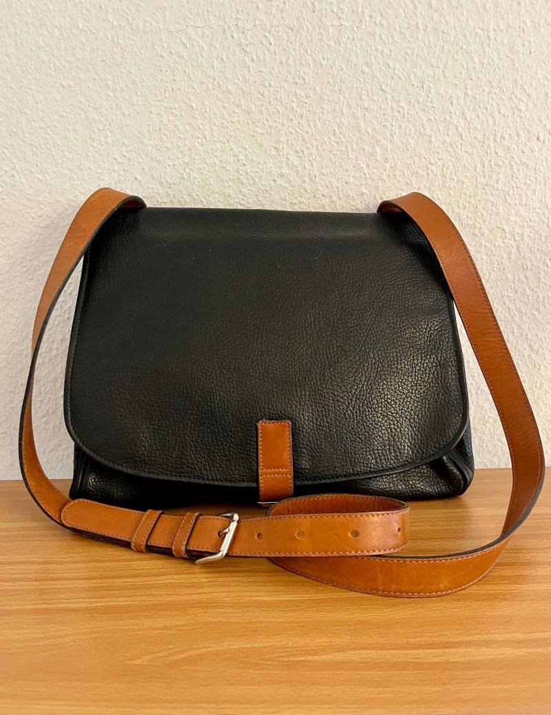 Goldpfeil Schultertasche Leder Schwarz Braun Vintage 80Er von BackToFutureFashion