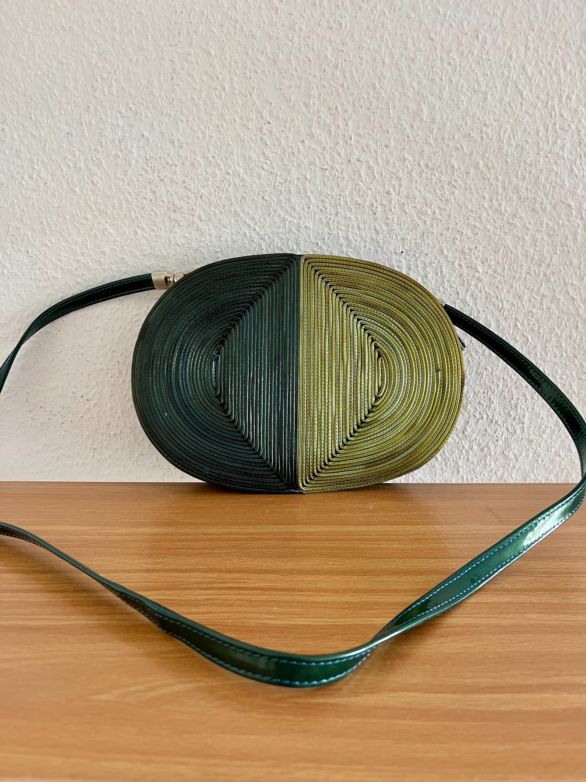 Lorbac Schultertasche Clutch Lackleder Grün Petrol von BackToFutureFashion