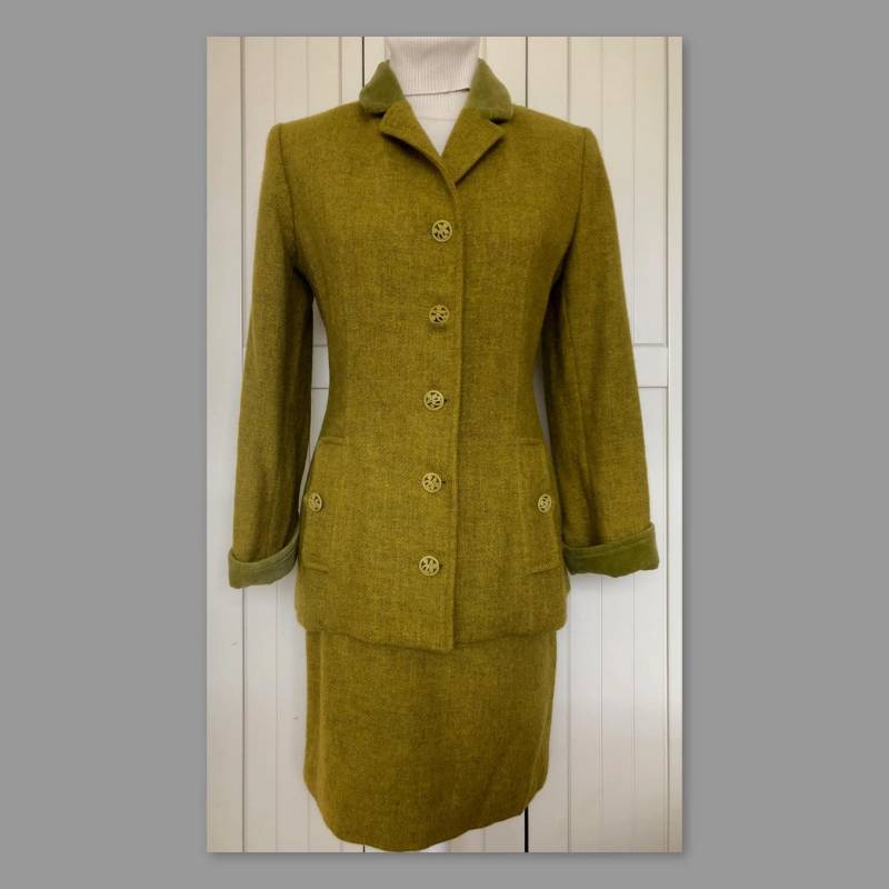 Nina Ricci Designer Anzug Wolle Samt Senfgelb Grün Vintage von BackToFutureFashion