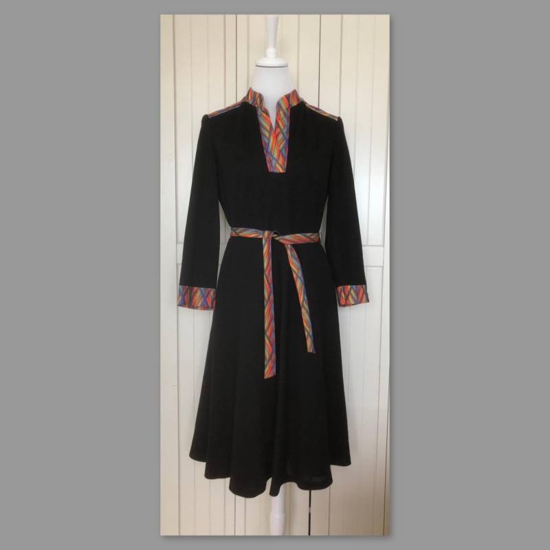Vintage 70-Er Jerseykleid Schwarz/Bunt von BackToFutureFashion