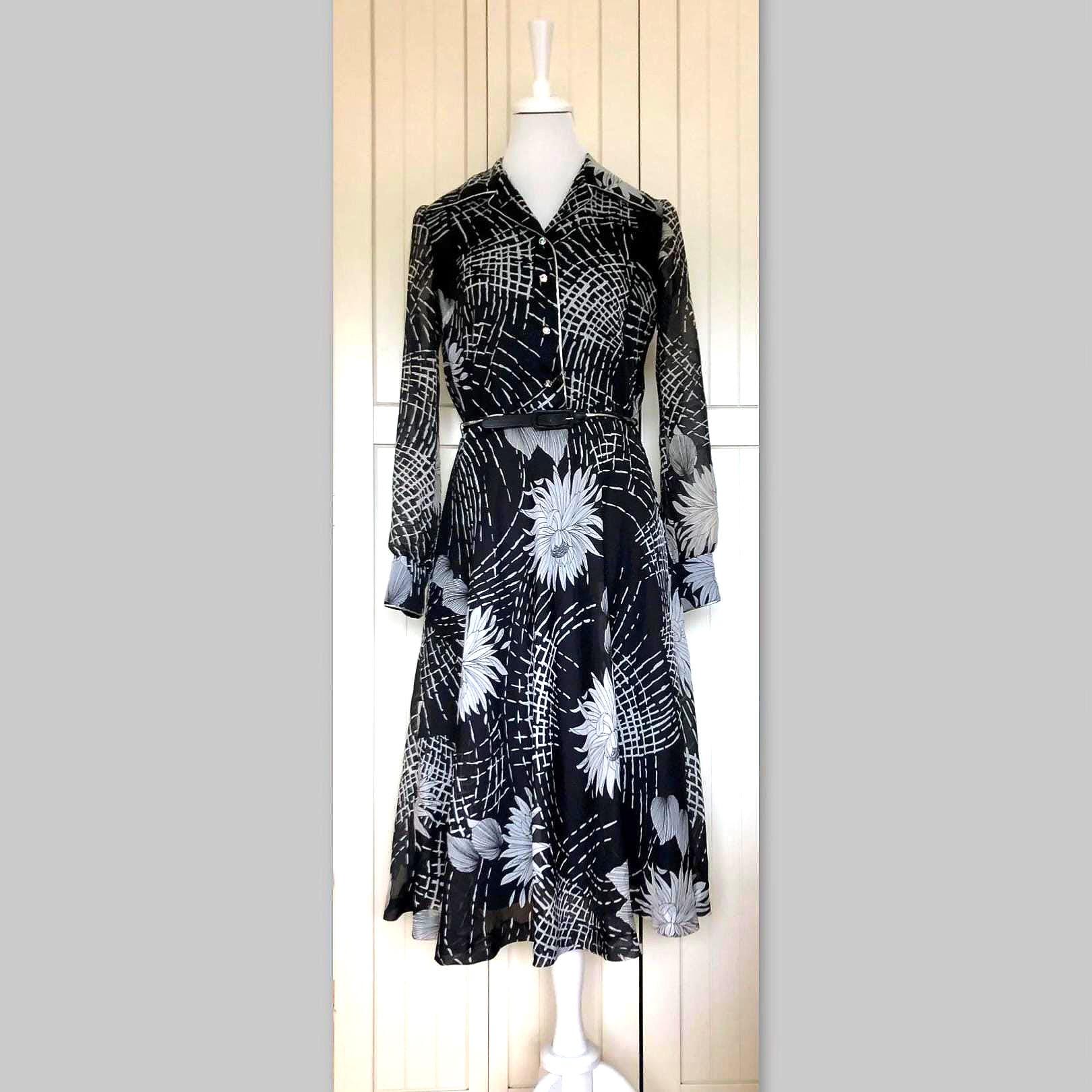 Vintage 80-Er Kleid Fink Modell Lurex Gürtel Schwarz/Weiß Silber von BackToFutureFashion