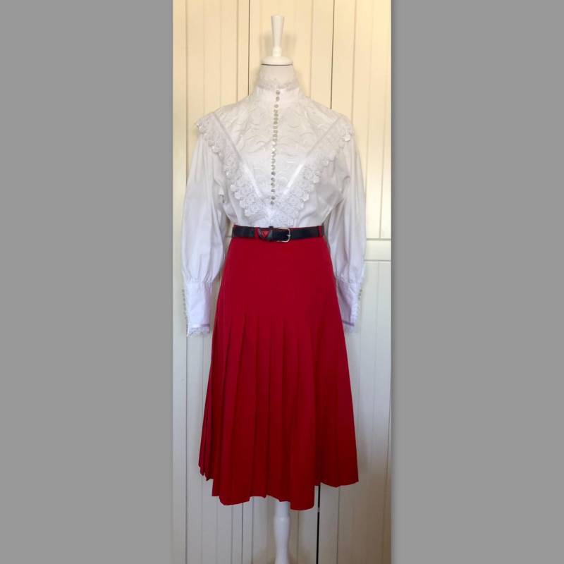 Vintage Faltenrock René Fabian Gürtel Schurwolle Rot von BackToFutureFashion