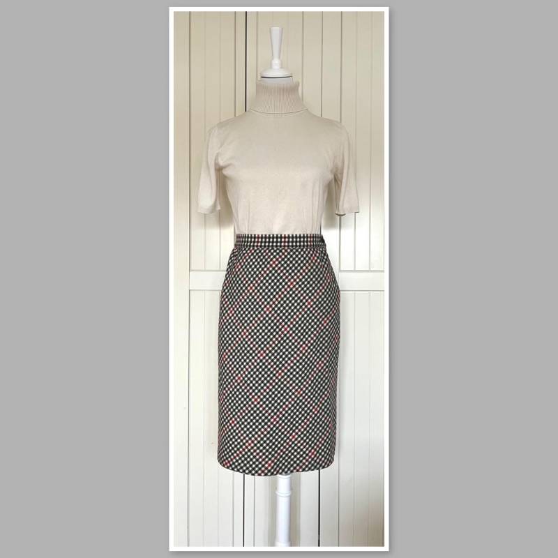 Vintage Rock Schwarz Rot Weiß von BackToFutureFashion