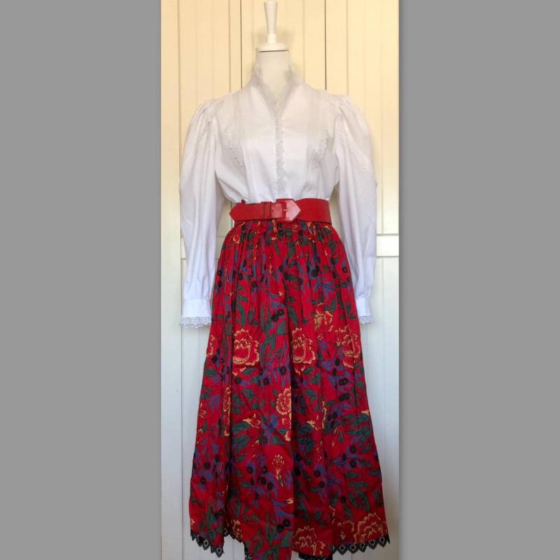 Vintage Trachten Bluse Spitze Weiß Baumwolle von BackToFutureFashion