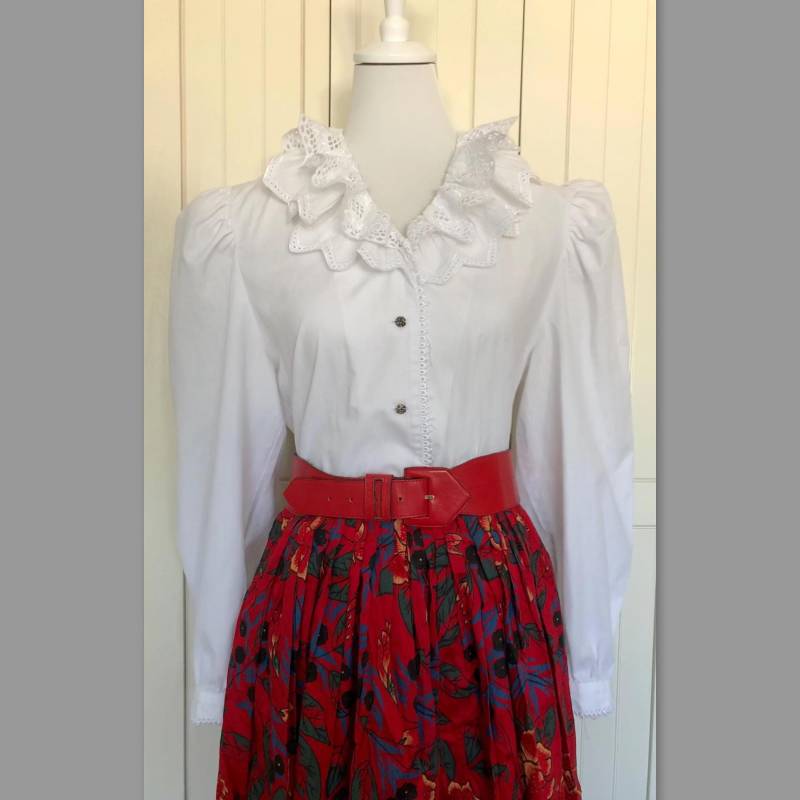 Vintage Trachten Bluse Spitze Weiß Baumwolle von BackToFutureFashion